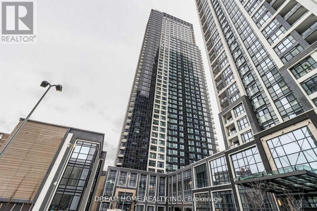 5-525 Mabelle Ave in Toronto, ON - Building Photo