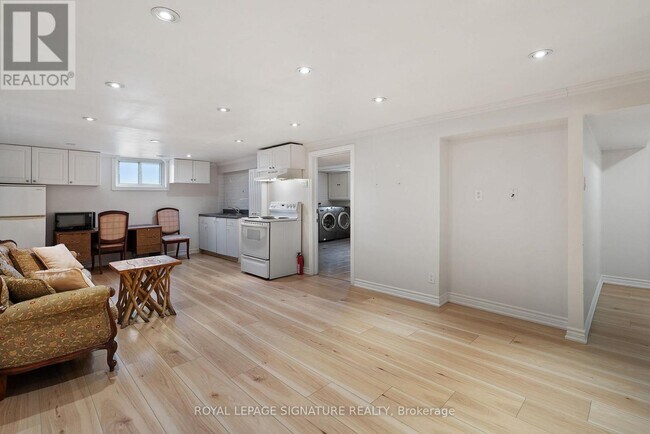 865 Glencairn Ave in Toronto, ON - Building Photo - Building Photo
