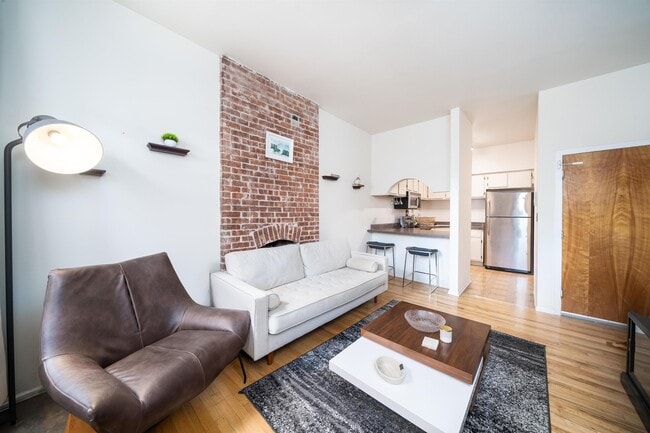 230 Bloomfield St in Hoboken, NJ - Building Photo - Building Photo