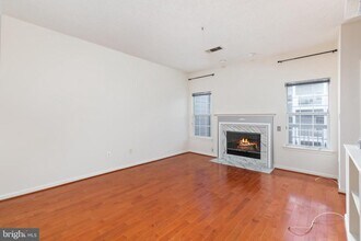 1705 Lake Shore Crest Dr in Reston, VA - Building Photo - Building Photo