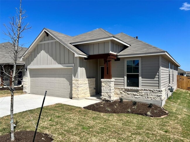 353 Grace Lilly Dr in Mustang Ridge, TX - Building Photo - Building Photo