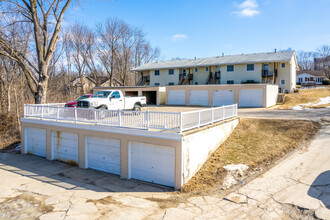 630 N 9th St in Carlisle, IA - Foto de edificio - Building Photo