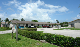 Villas Of Jupiter Gardens Apartments