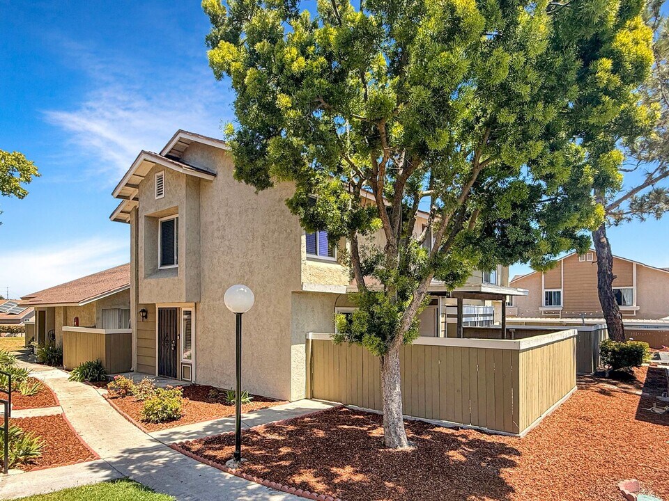 6852 Panamint Row in San Diego, CA - Building Photo