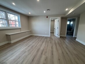 136 Elm St in Newark, NJ - Building Photo - Building Photo