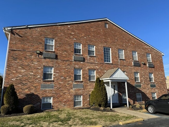2 S Swarthmore Ave, Unit B8 in Ridley Park, PA - Building Photo - Building Photo