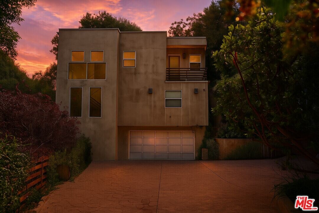 7024 Treasure Trail in Los Angeles, CA - Building Photo