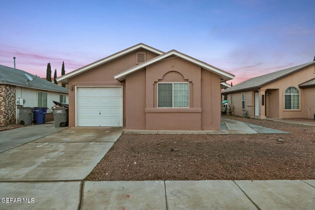 3424 Tierra Cobre Dr in El Paso, TX - Building Photo