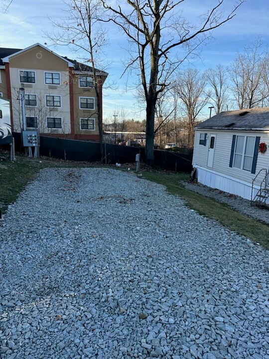 203 Nicole Ln in Pittsburgh, PA - Building Photo