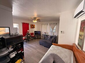 126 SE 10th St in Hallandale Beach, FL - Building Photo - Building Photo