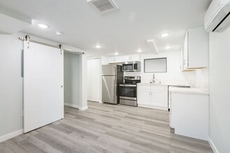 15286 Sutton Street in Sherman Oaks, CA - Building Photo - Interior Photo