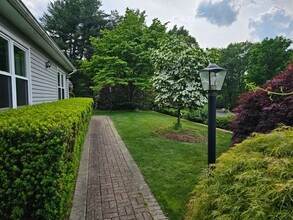 162 E Emerson Rd in Lexington, MA - Building Photo - Building Photo