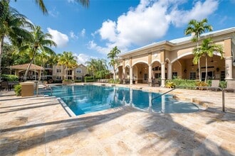 230 SW 117th Ter, Unit LIKE NEW CONDO in Pembroke Pines, FL - Foto de edificio - Building Photo