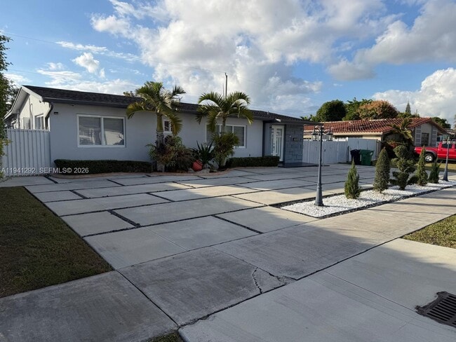 3030 SW 96th Ave in Miami, FL - Building Photo - Building Photo