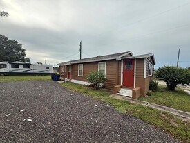 713 N 19th St in Fort Pierce, FL - Building Photo