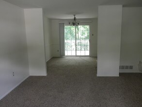 124 Treeview Dr in Coraopolis, PA - Building Photo - Building Photo