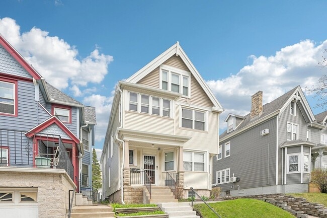 property at 1660 N Marshall St