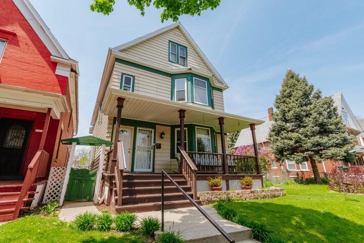 2159 S 11th St in Milwaukee, WI - Building Photo