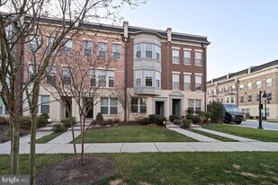 852 Regents Square in Oxon Hill, MD - Building Photo