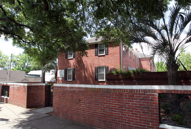 St Charles Apartments in Charleston, SC - Building Photo - Building Photo