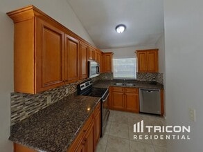 3323 W Marcum St in Tampa, FL - Building Photo - Building Photo