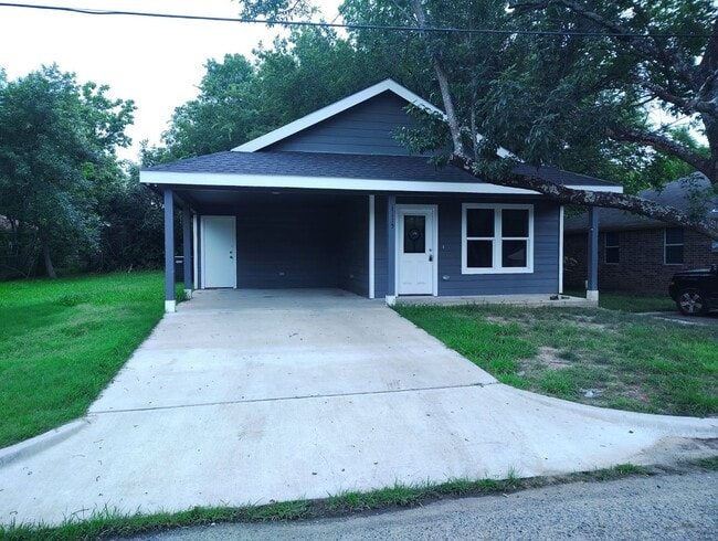property at 1115 Charlie's Dr