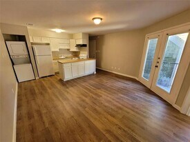 9815 Walnut St in Dallas, TX - Building Photo