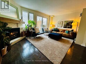 109 Brant St in Oakville, ON - Building Photo - Building Photo