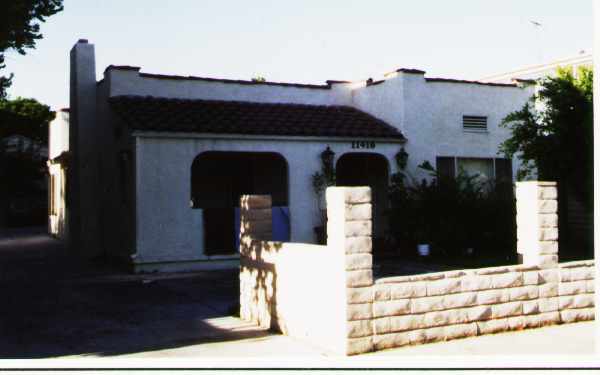 11416 Emelita St in North Hollywood, CA - Building Photo - Building Photo