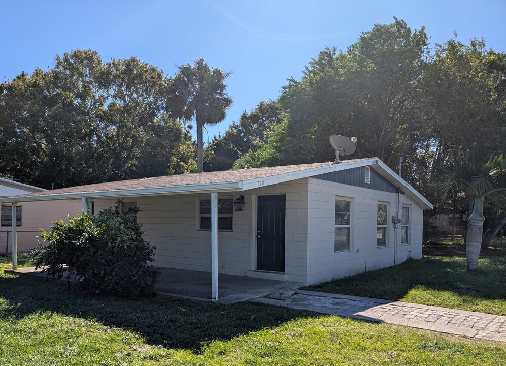 1710 N 21st St in Fort Pierce, FL - Building Photo