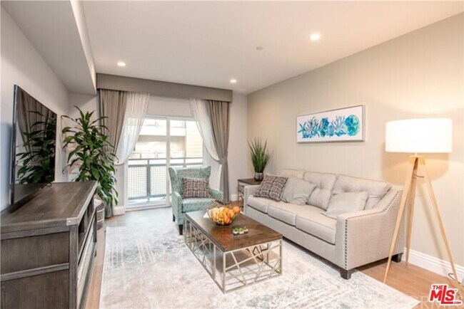 2939 Leeward Ave in Los Angeles, CA - Building Photo - Building Photo