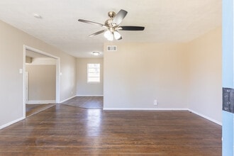 5442 Loch Lomond Rd in Memphis, TN - Building Photo - Building Photo