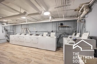 612 W Patterson Ave, Unit 209 in Chicago, IL - Building Photo - Building Photo