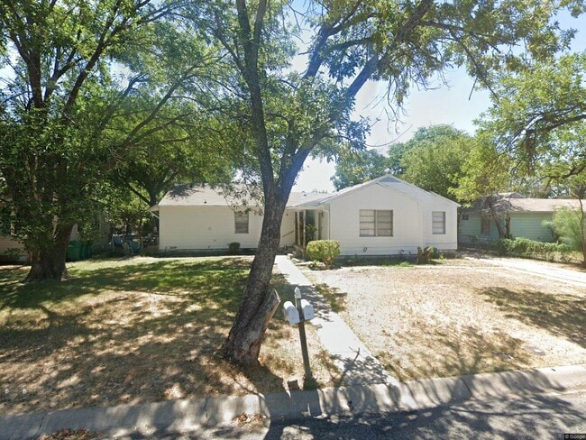 property at 107 E Comay Cir