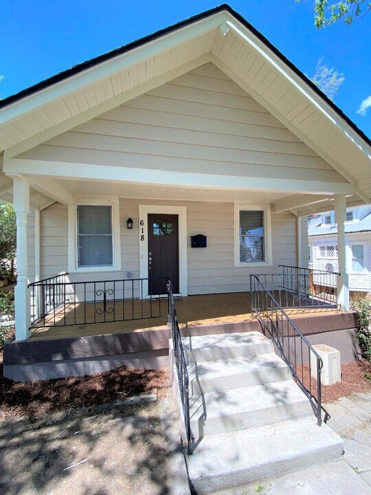 618 W Pikes Peak Ave in Colorado Springs, CO - Building Photo