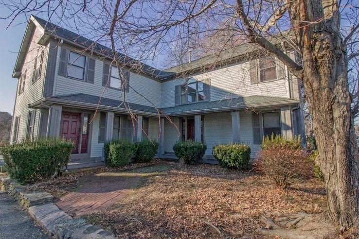 581 Washington St in Easton, MA - Building Photo