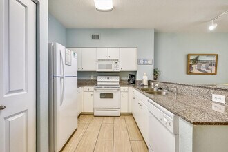 9896 S Thomas Dr in Panama City Beach, FL - Building Photo - Building Photo