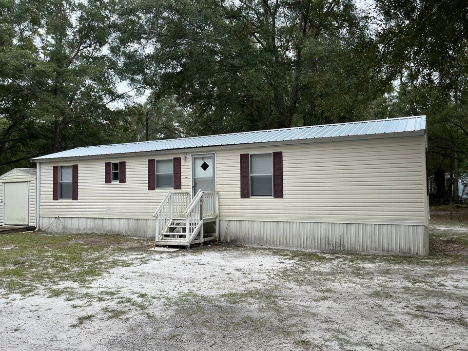 18012 91st Rd in Mc Alpin, FL - Foto de edificio