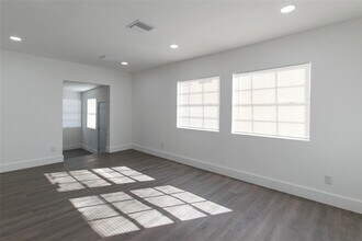 2921 NW 25th St in Fort Lauderdale, FL - Building Photo - Building Photo