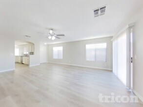 7437 W Elwood St in Phoenix, AZ - Building Photo - Building Photo