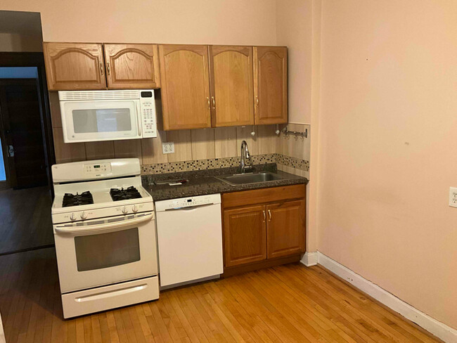 2325 W Iowa St