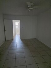 1 Abbey Ln, Unit 204 in Delray Beach, FL - Building Photo - Building Photo