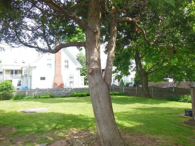 90 Lothrop St in Beverly, MA - Building Photo - Building Photo