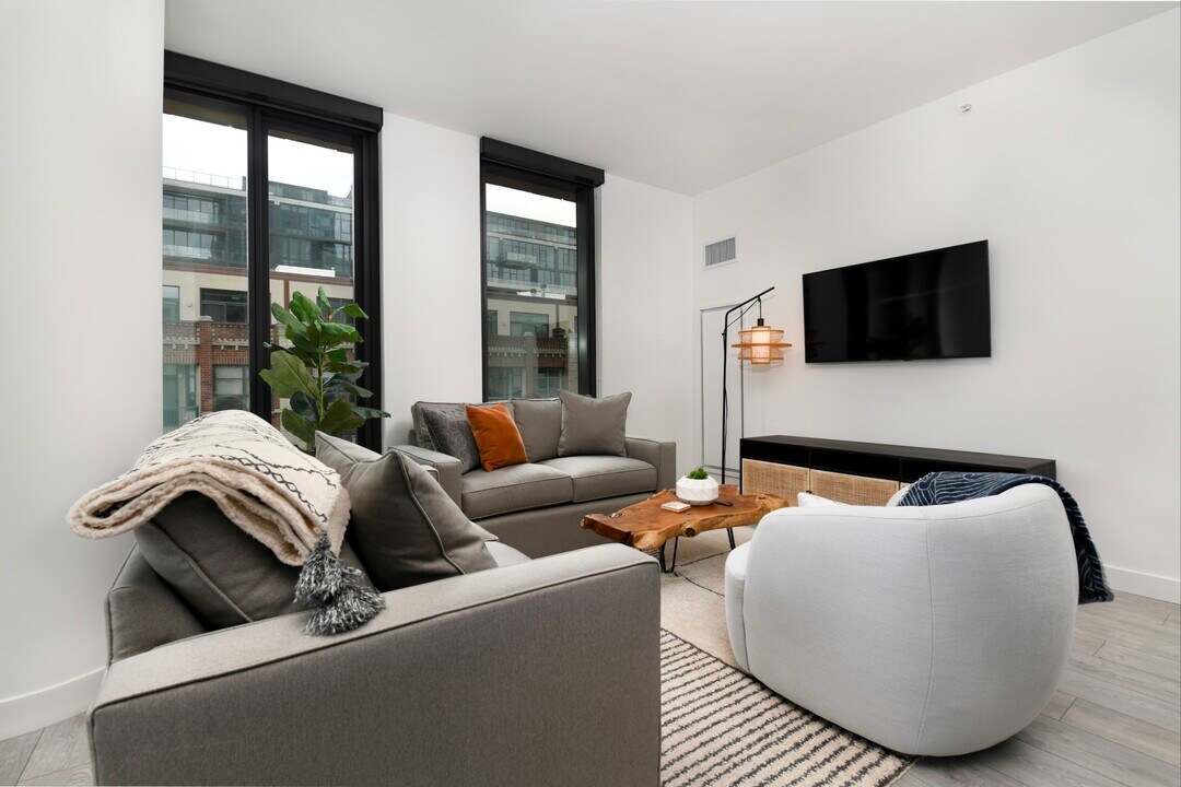 907 W Madison St, Unit 1307 in Chicago, IL - Foto de edificio