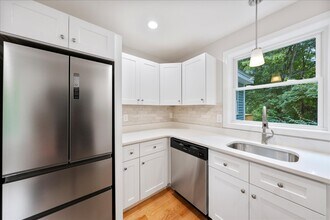 66 N Main St in Westford, MA - Foto de edificio - Building Photo