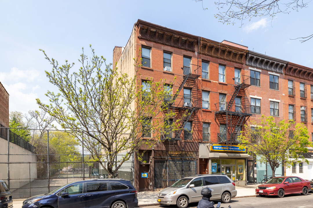 591 Myrtle Ave in Brooklyn, NY - Building Photo