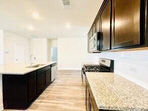 18021 Umberto Dr in Pflugerville, TX - Foto de edificio - Building Photo