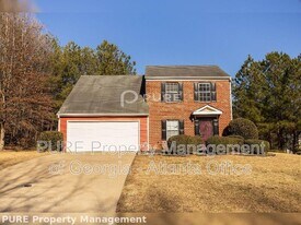 7124 Merrywood Dr in Fairburn, GA - Building Photo