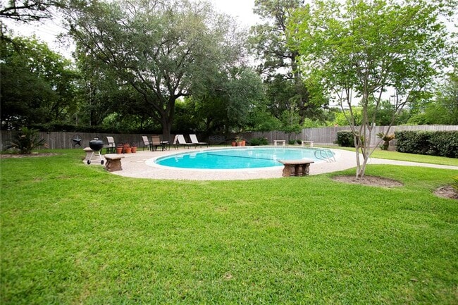 property at 48 Bayou Pointe Dr