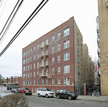 735 E 242nd St in Mount Vernon, NY - Building Photo - Building Photo